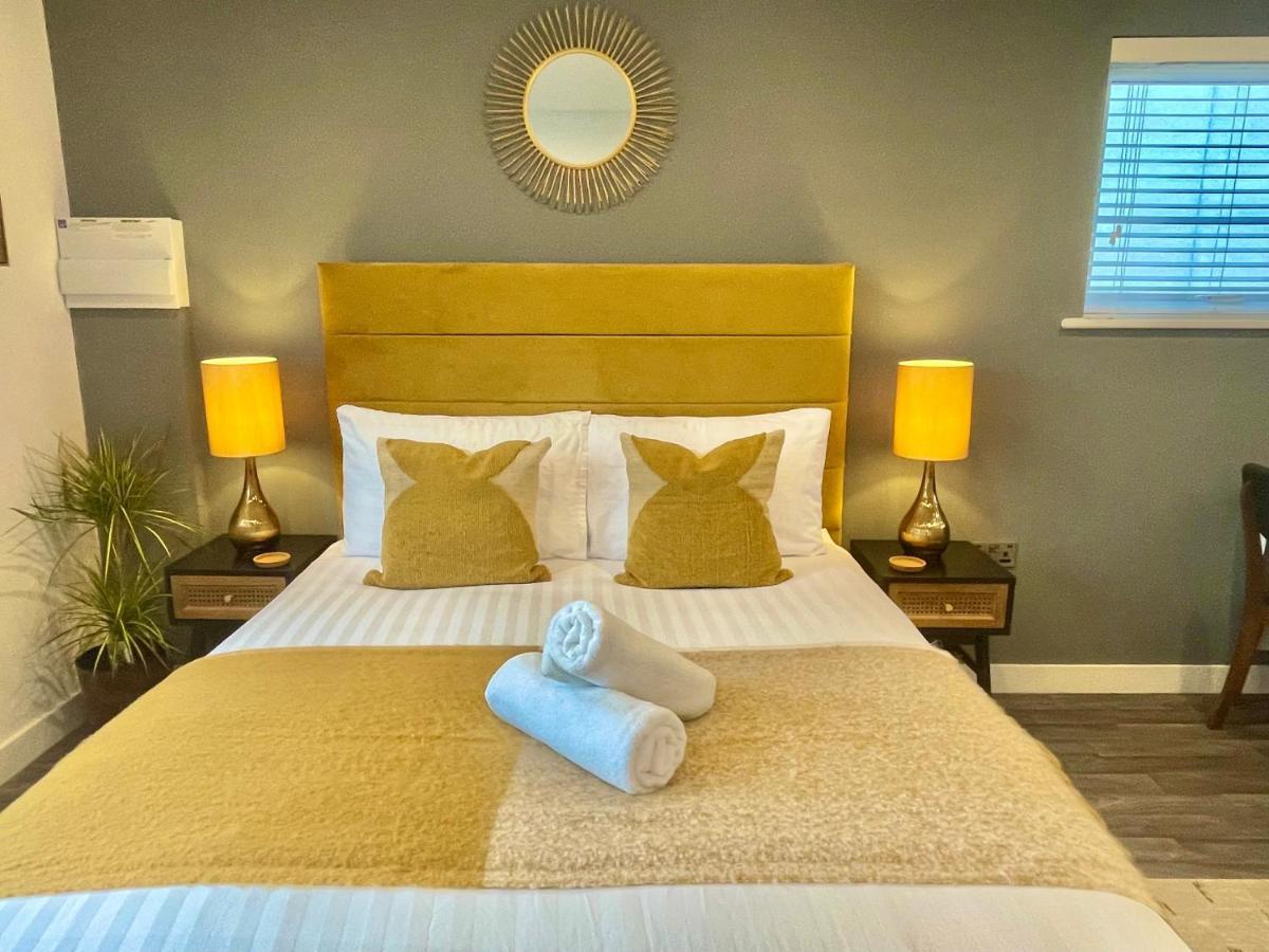 A Cozy Hideaway With Balcony - Close To Beach Bournemouth Bagian luar foto