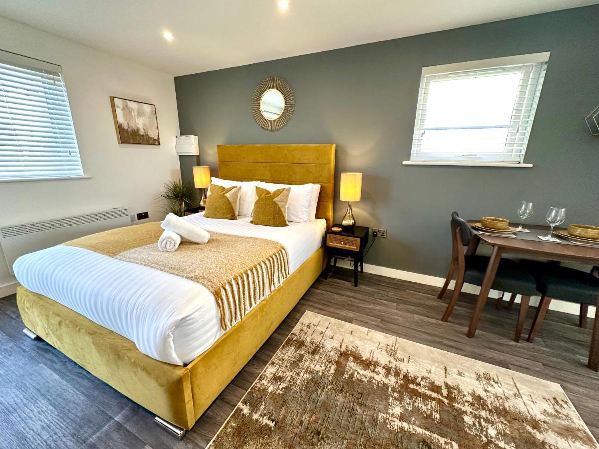 A Cozy Hideaway With Balcony - Close To Beach Bournemouth Bagian luar foto
